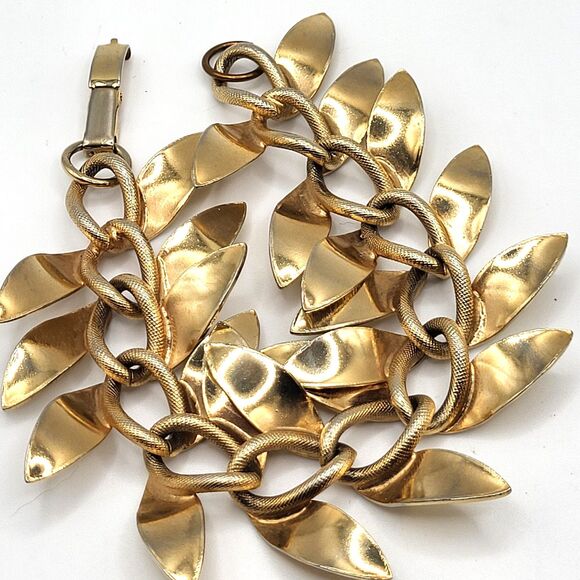 Mid Century Modern Brushed Gold Leaf Chain Bangle Bracelet 8in - Picture 2 of 5